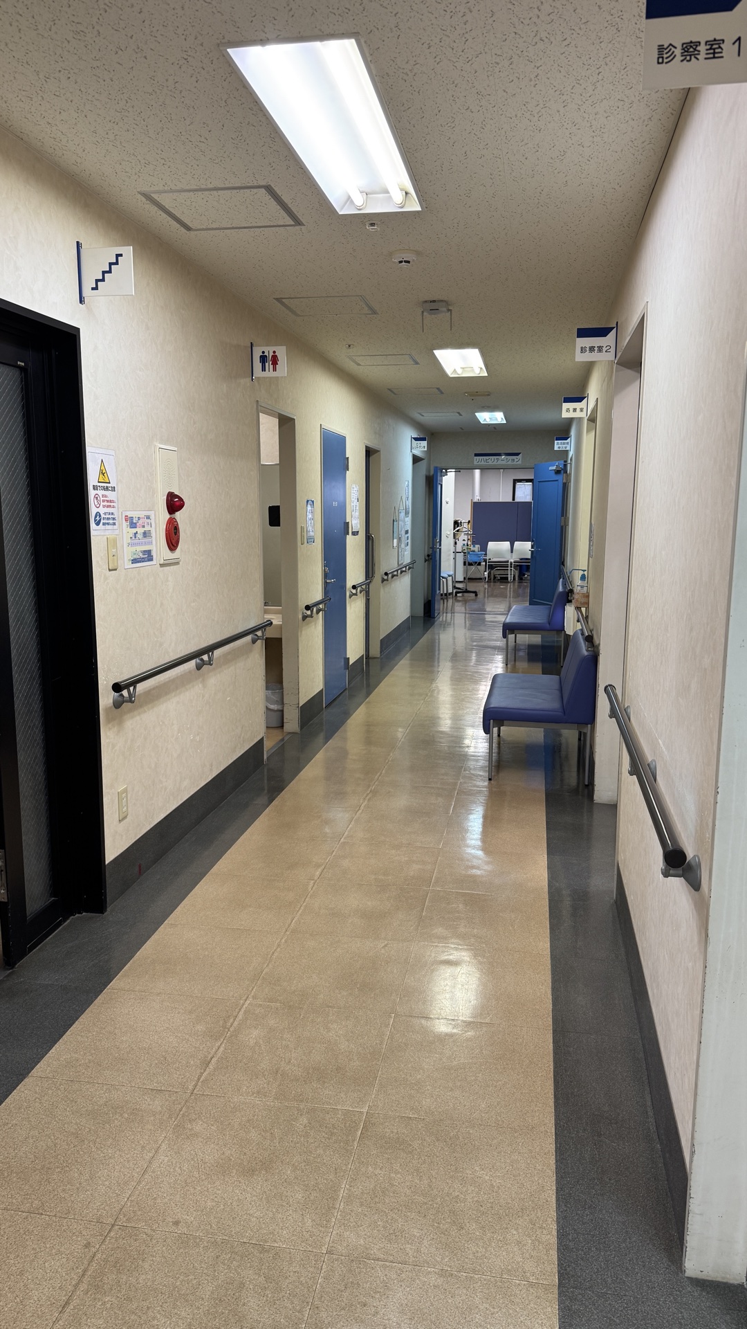 外来エリアの廊下